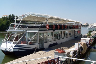 Battello turistico per il fiume Guadalquivir Siviglia Spagna